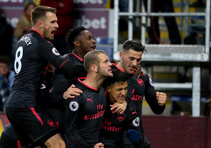 Hạ Burnley ở phút bù giờ, Arsenal vào tốp 4